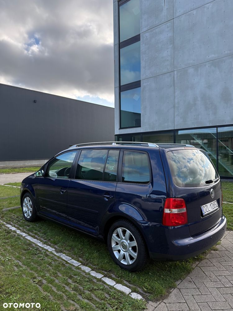 Volkswagen Touran 1.9 TDI Highline DSG - 3