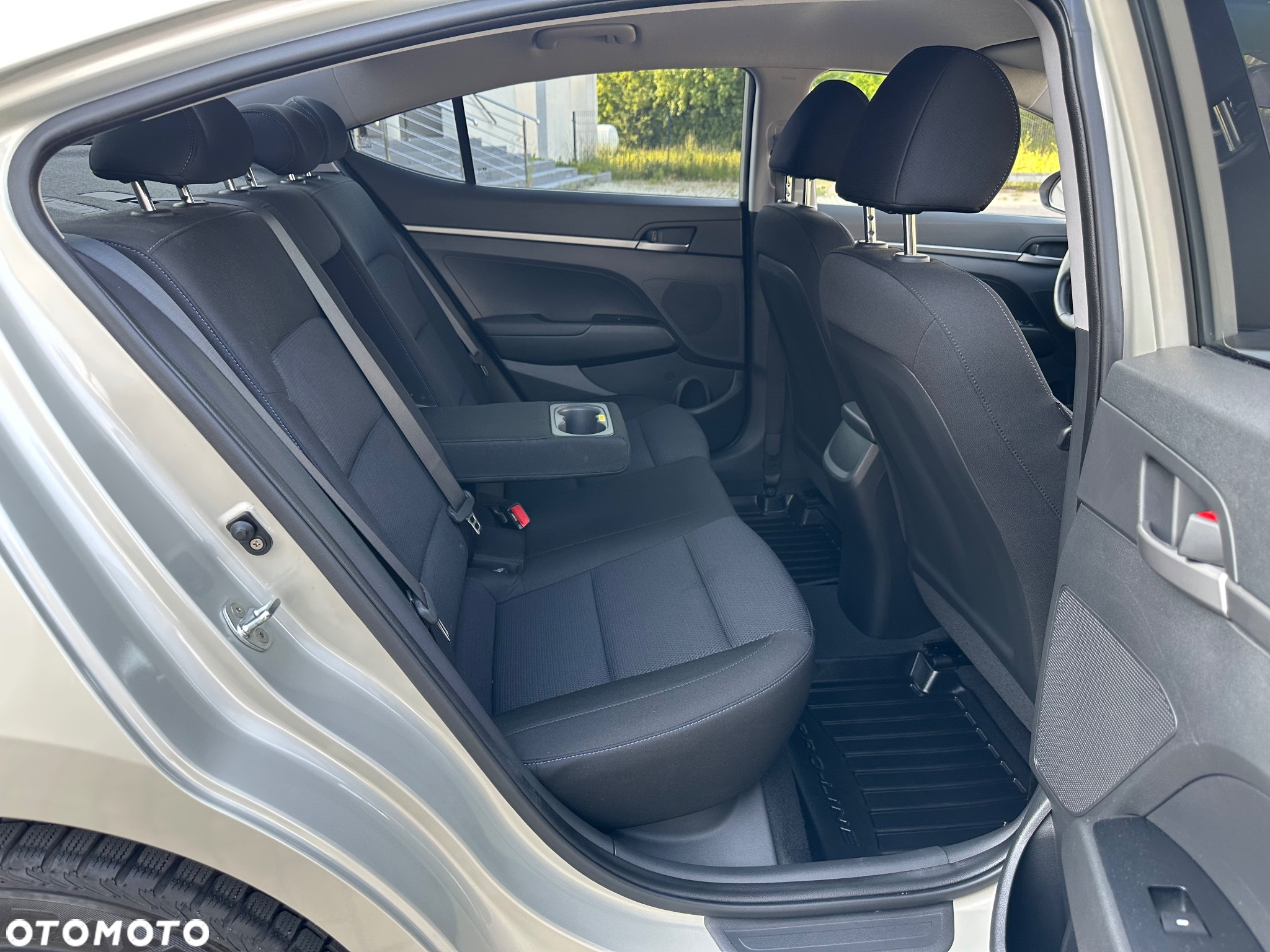 Hyundai Elantra 1.6 Comfort - 19