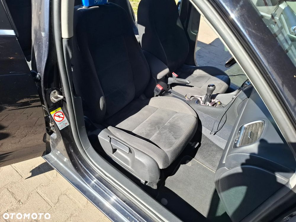 Volkswagen Golf 2.0 TDI DPF Highline - 13