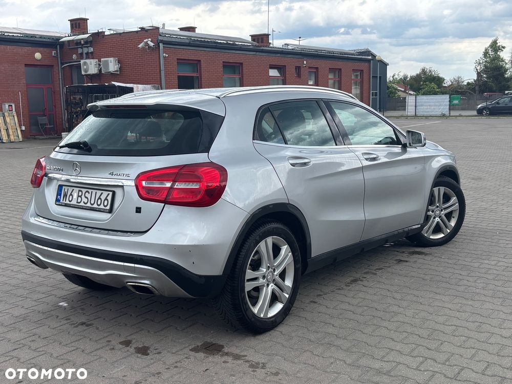 Mercedes-Benz GLA 200 d 4-Matic - 3