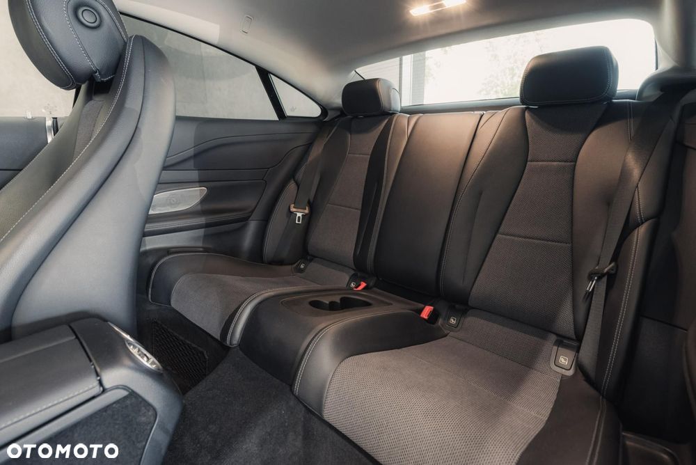 Mercedes-Benz Klasa E 200 4-Matic 9G-TRONIC - 15