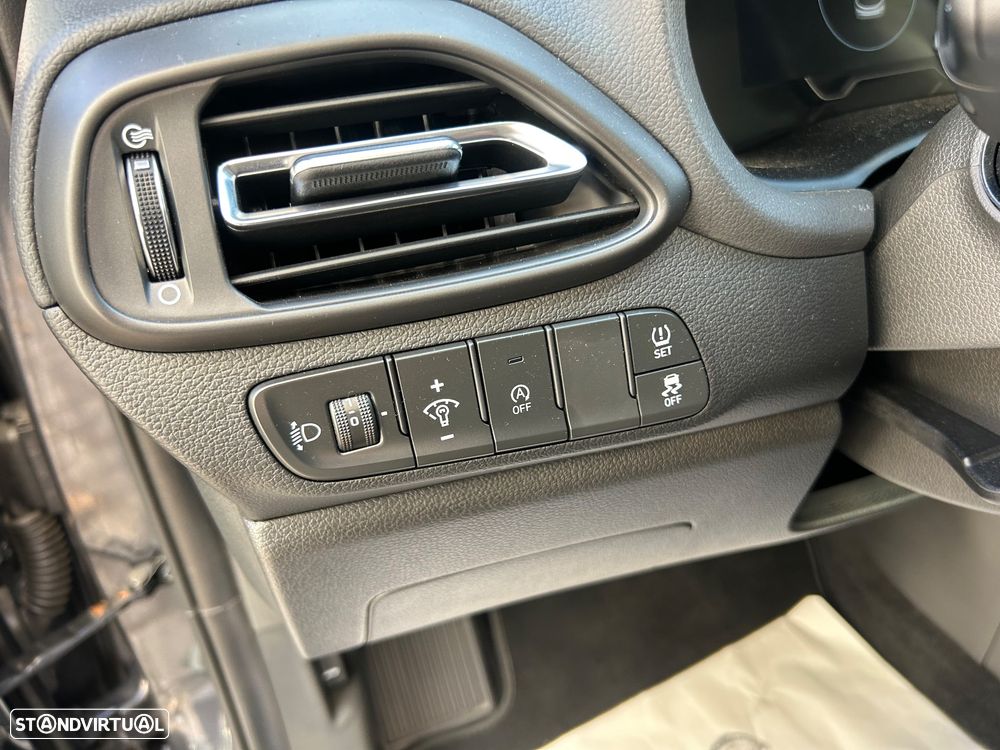 Hyundai i30 CW - 17