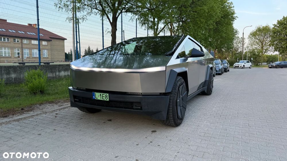 Tesla Cybertruck - 1