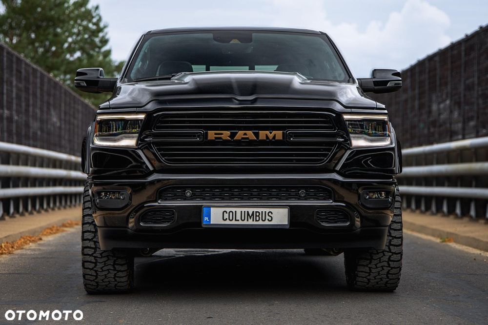 RAM 1500 5.7 Crew Cab Shortbed Laramie Black - 31