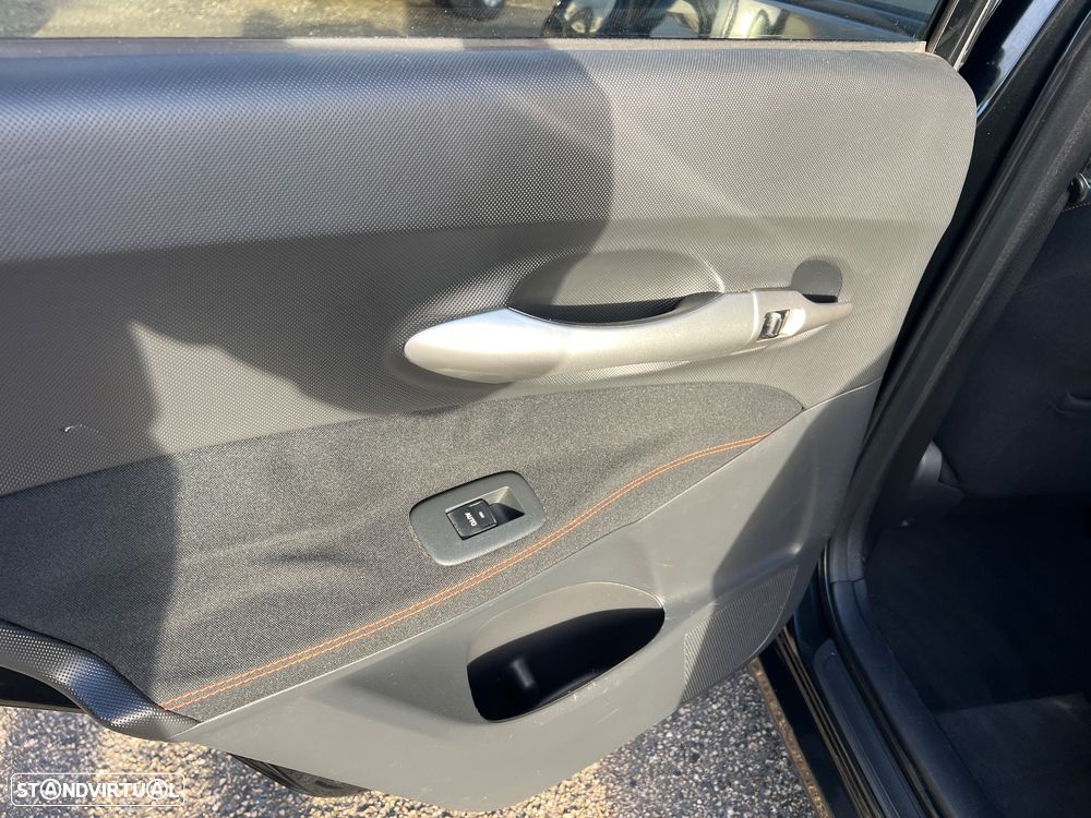 Toyota Auris 1.4 D-4D Exclusive +P.Sport+VSC - 12