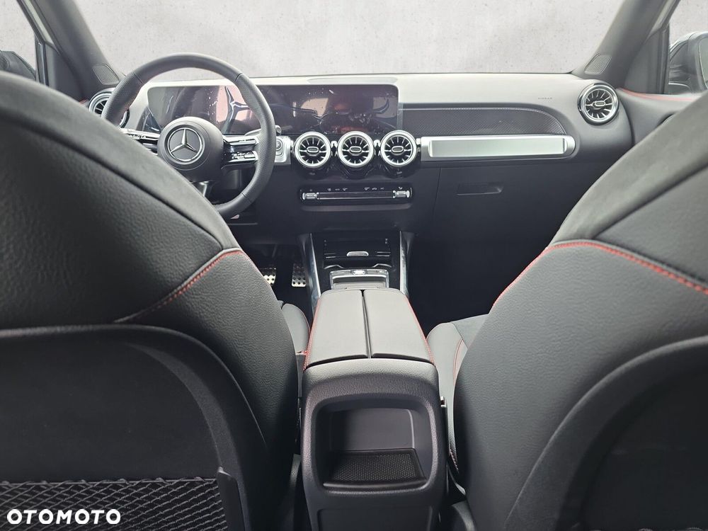 Mercedes-Benz GLB - 13