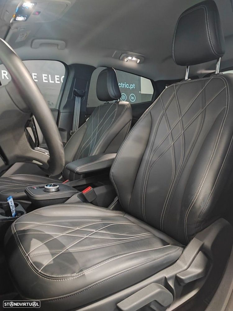 Ford Mustang Mach-E 75.7 kWh Base - 7