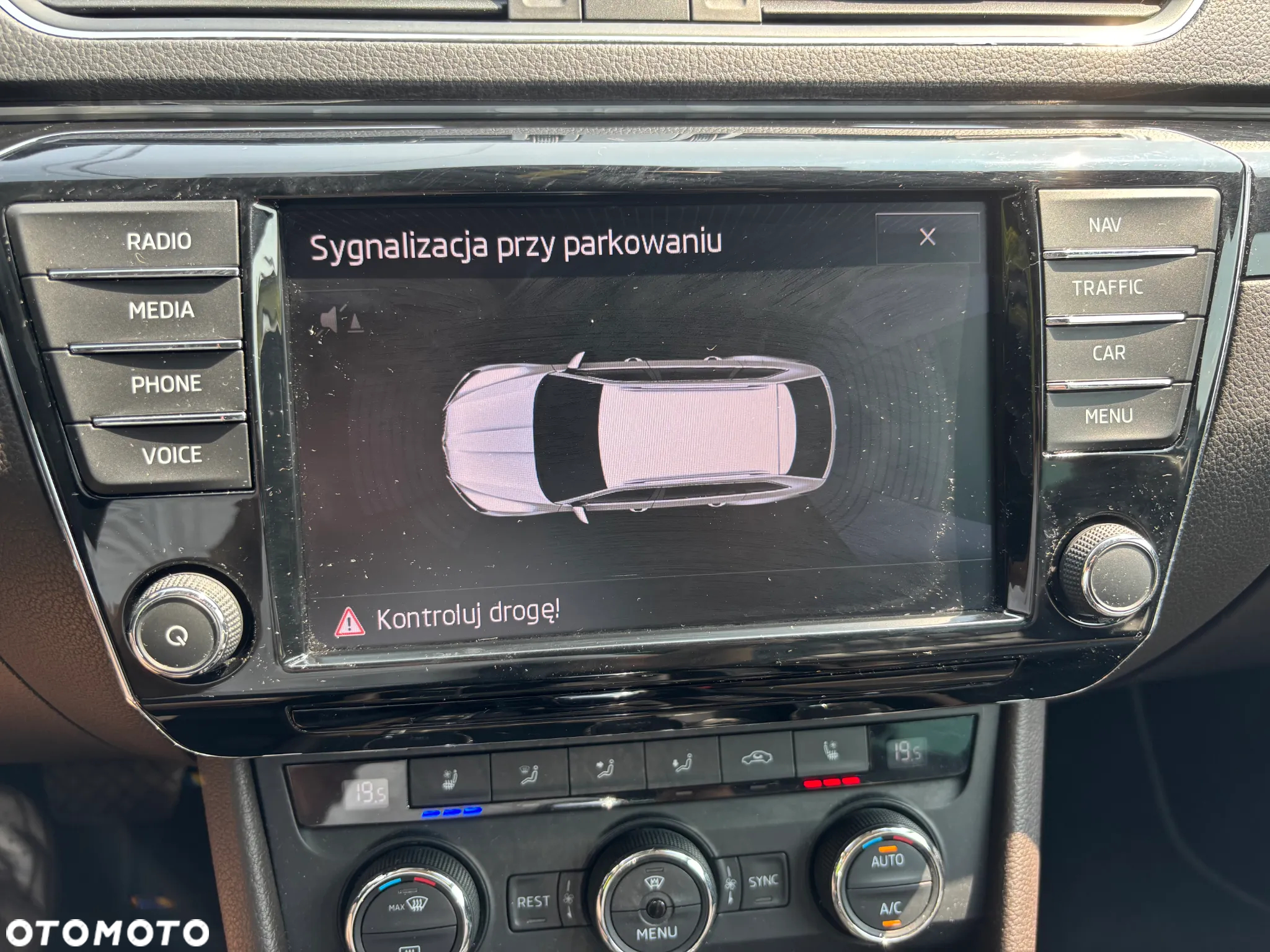 Skoda Superb 2.0 TDI L&K DSG - 16