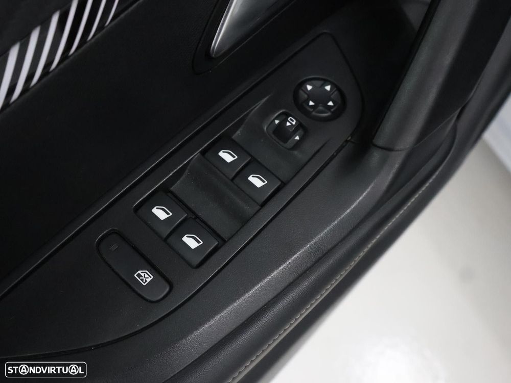 Peugeot 2008 1.2 PureTech Allure Pack EAT8 - 12