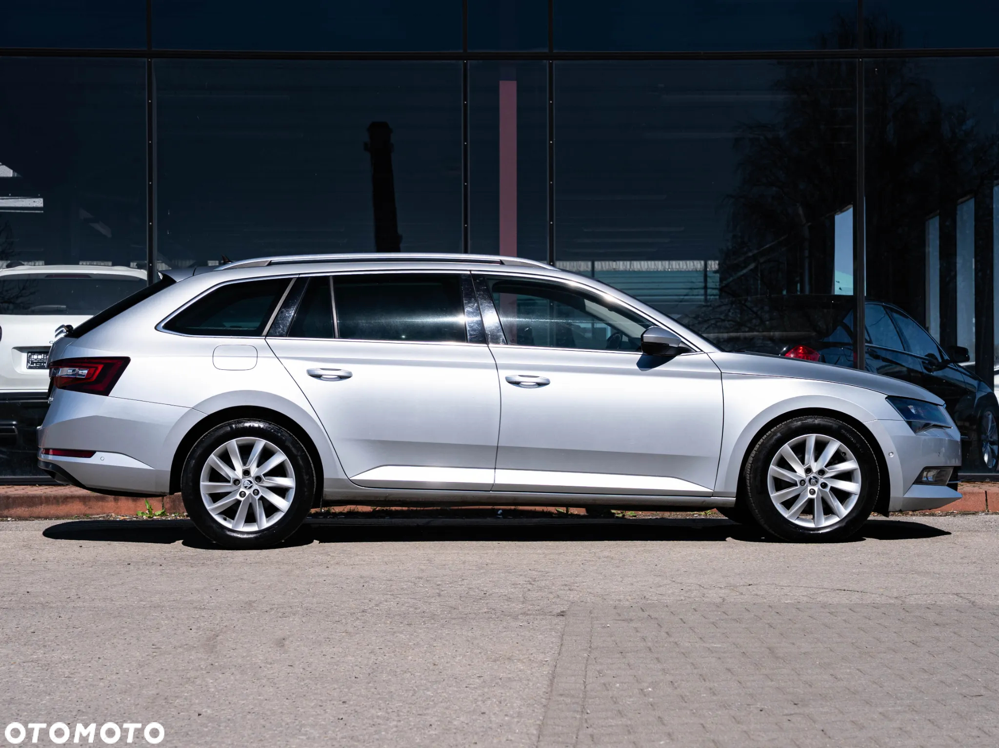 Skoda Superb 2.0 TDI DSG Premium Edition - 16