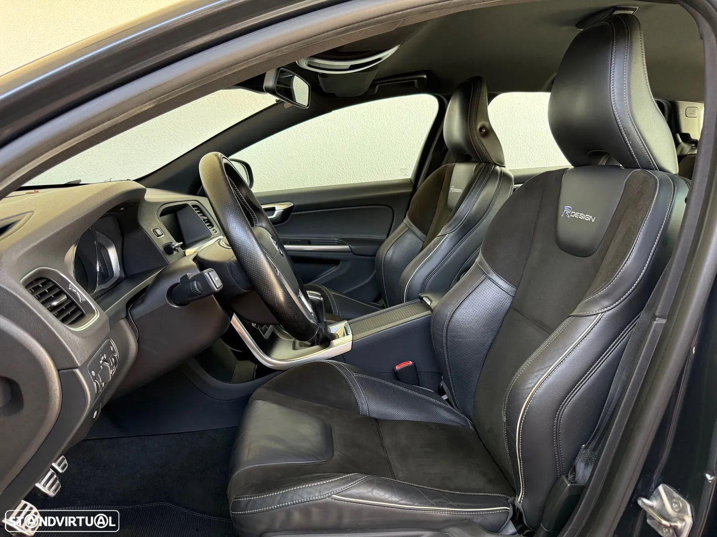 Volvo V60 2.0 D4 R-Design - 34
