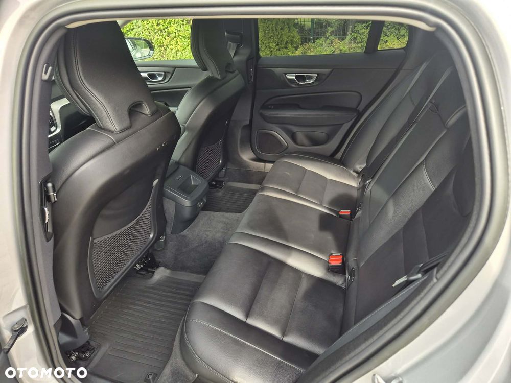 Volvo V60 B4 D Plus Dark - 12