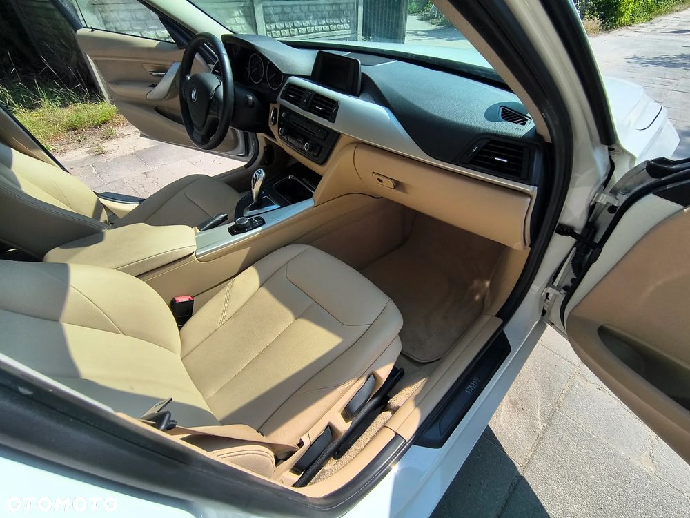 BMW Seria 3 320i Sport-Aut Luxury Line - 7