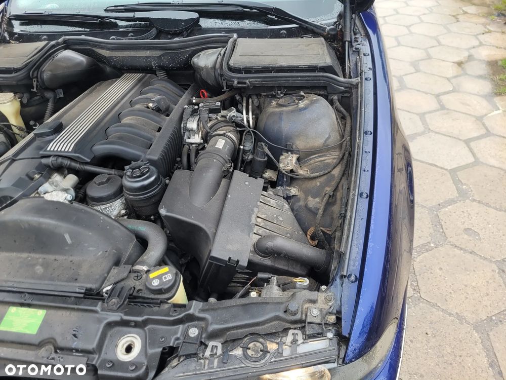 BMW Seria 5 523i - 23