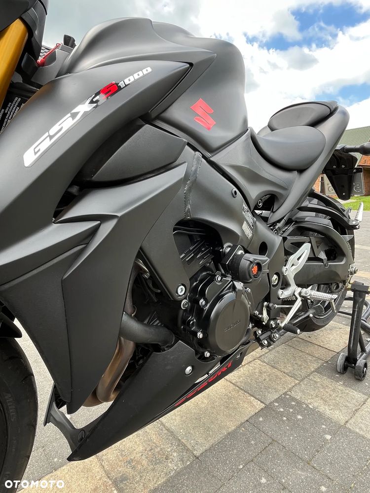 Suzuki GSX 1000 - 8