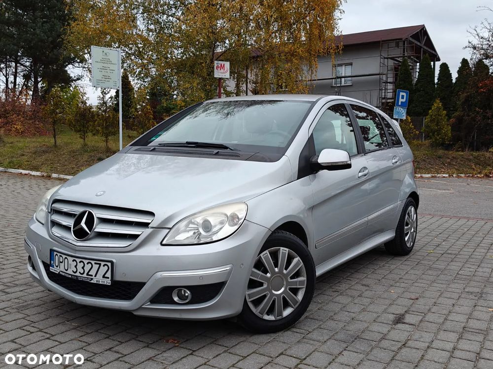 Mercedes-Benz B-Class 2011 photo 2