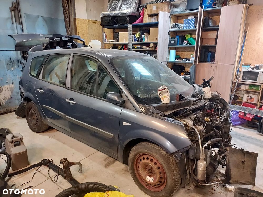 Renault Grand Scenic II 19 dCi 2006 r.