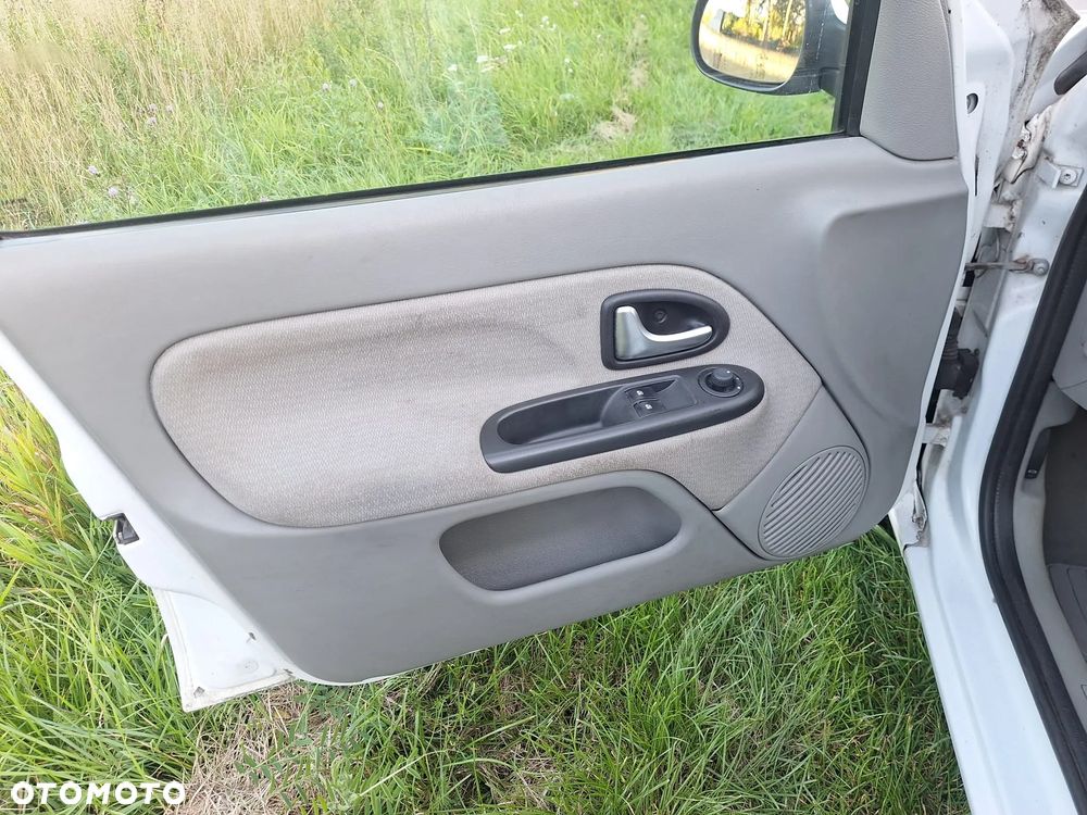 Renault Clio 1.4 16V Privilege - 15