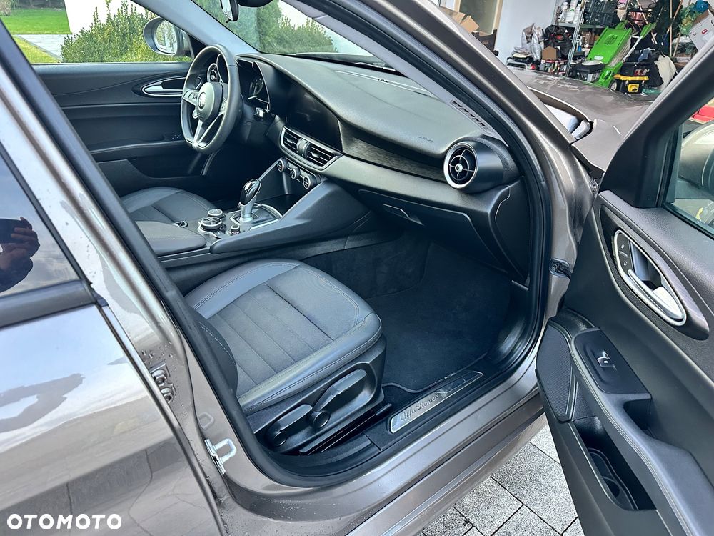 Alfa Romeo Giulia 2.2 D Turbo - 9