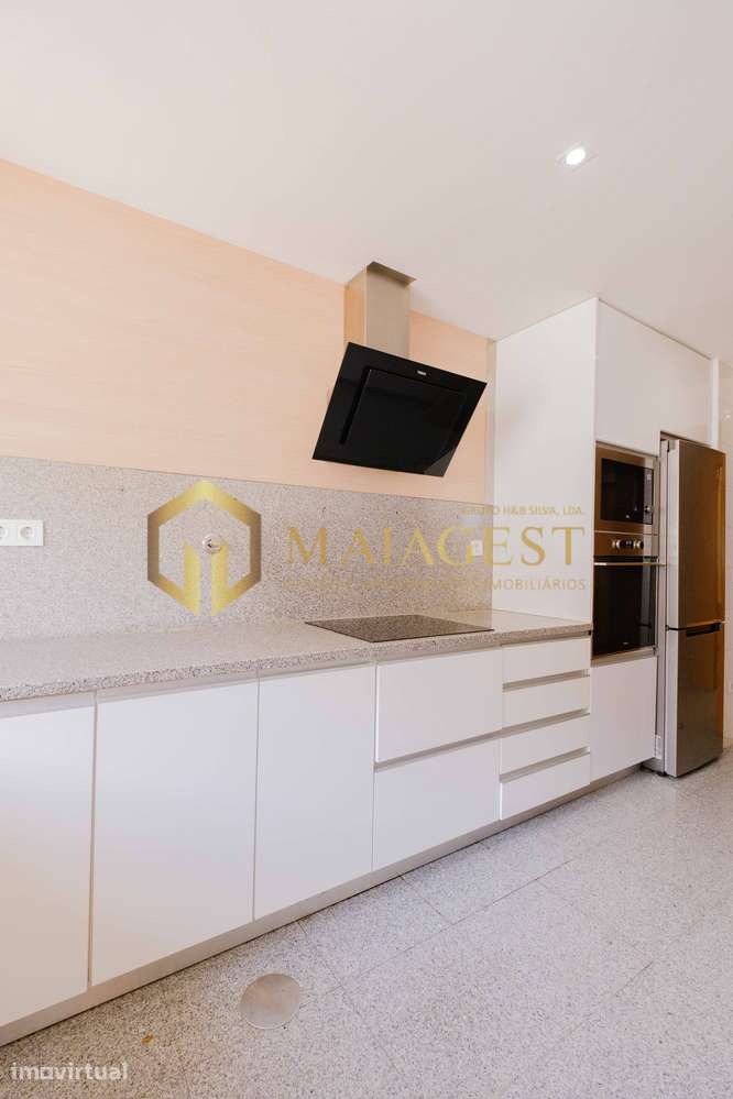 T1+1 Remodelado com Terraço e 2 Lugares de Garagem em Águas Santas - Grande imagem: 3/18