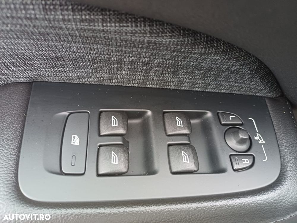 Volvo V60 B4 MHEV AT8 FWD Momentum Pro - 12