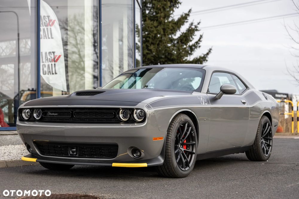 Dodge Challenger - 4