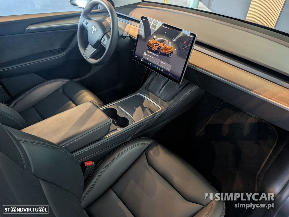 Tesla Model Y - 10