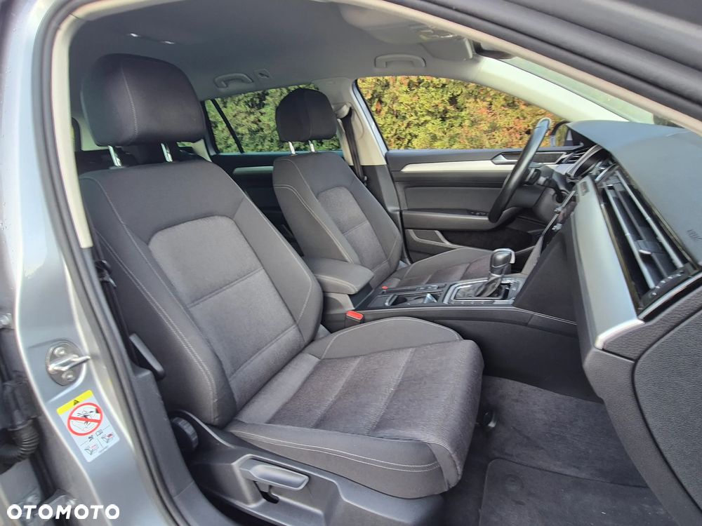 Volkswagen Passat - 32