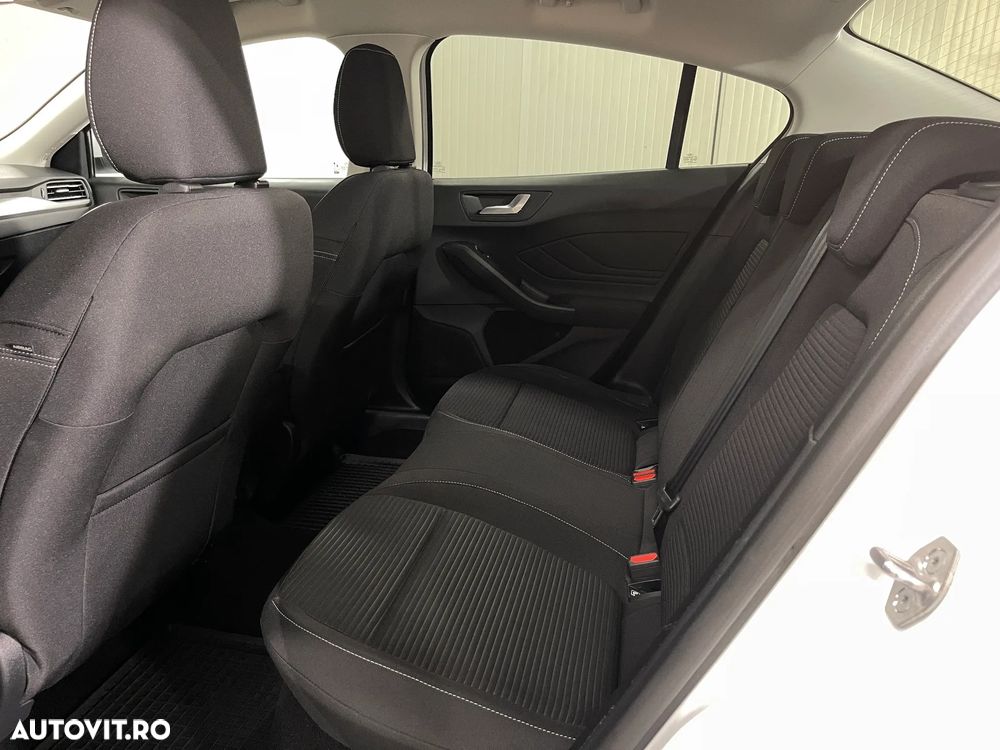 Ford Focus 1.0 EcoBoost Titanium - 12