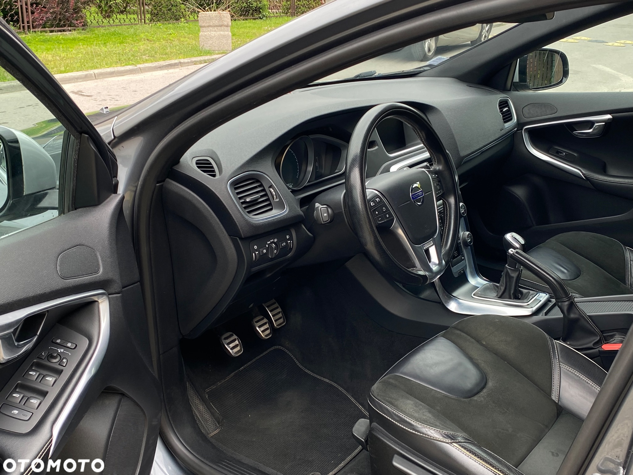 Volvo V40 D2 R-Design - 9