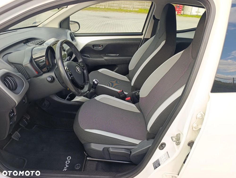 Toyota Aygo x-play - 13