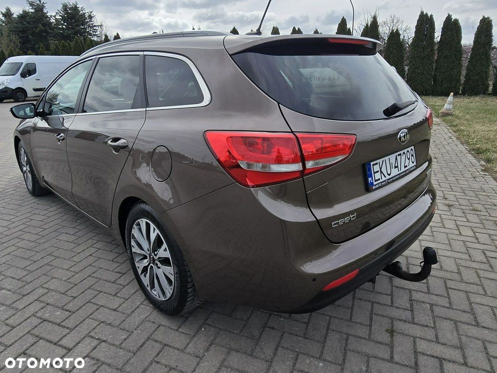 Kia Ceed - 12