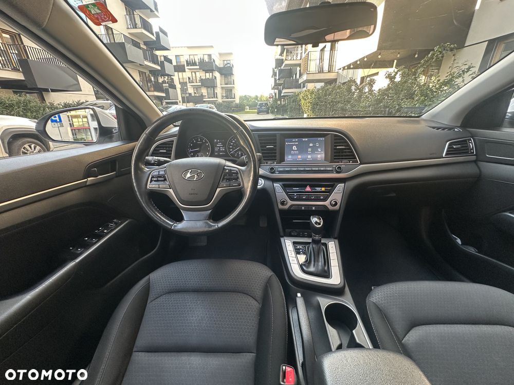 Hyundai Elantra - 19