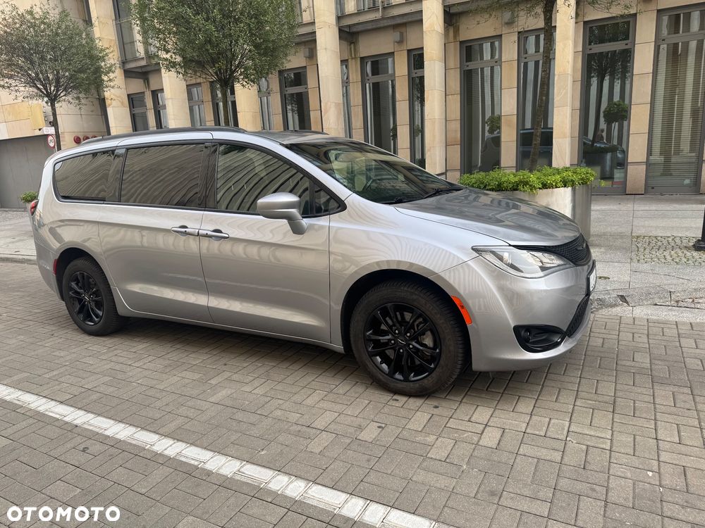 Chrysler Pacifica - 10