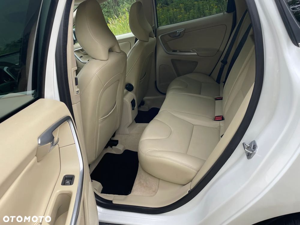 Volvo XC 70 T6 AWD Momentum - 13