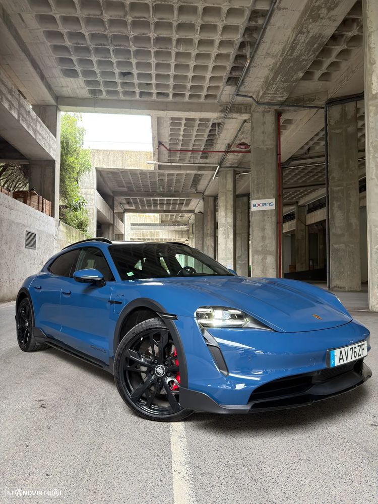 Porsche Taycan Cross Turismo 4S - 24