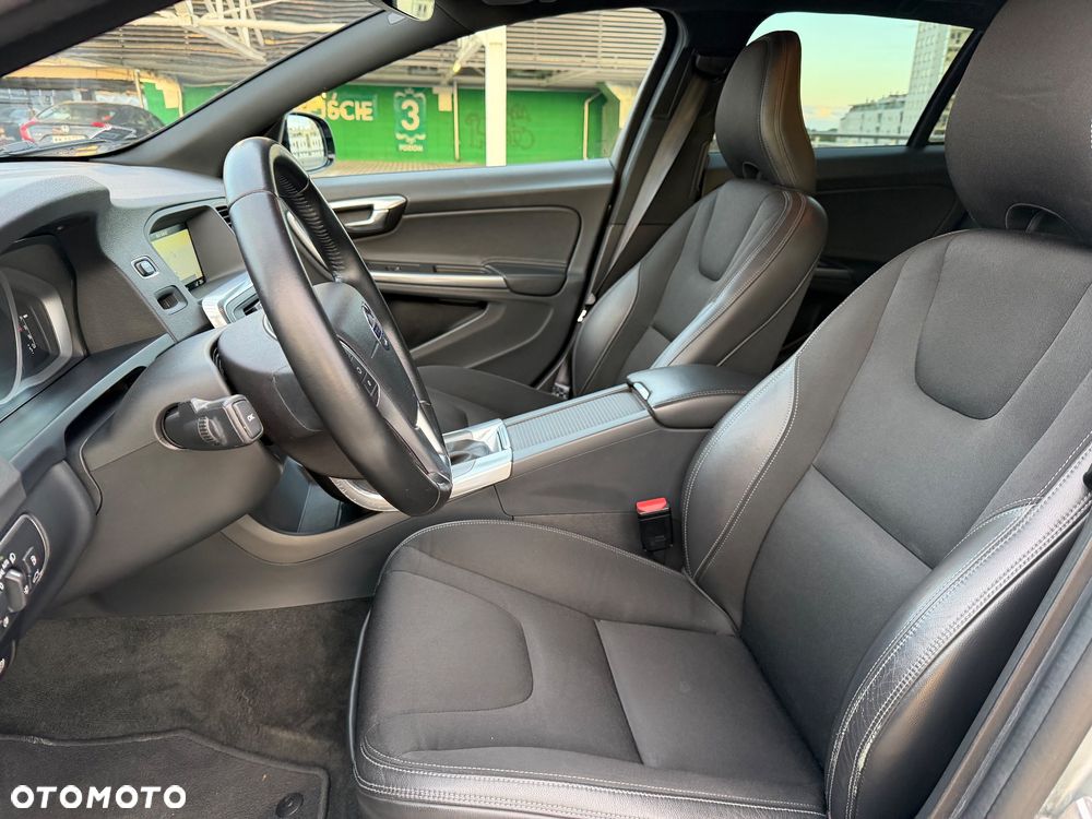 Volvo V60 Cross Country D3 Drive-E Momentum - 21