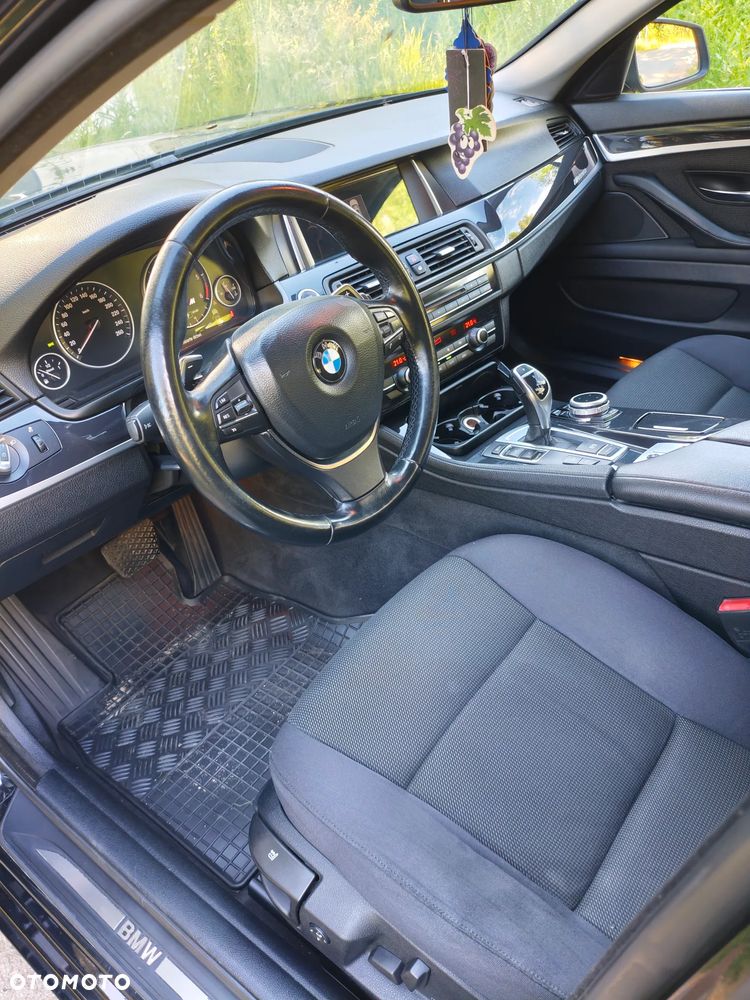 BMW Seria 5 525d xDrive - 18