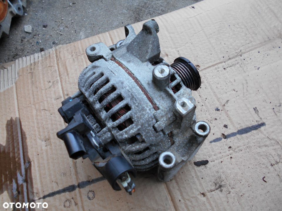 Mercedes C E Klasa W203 2.2 CDI alternator - 1
