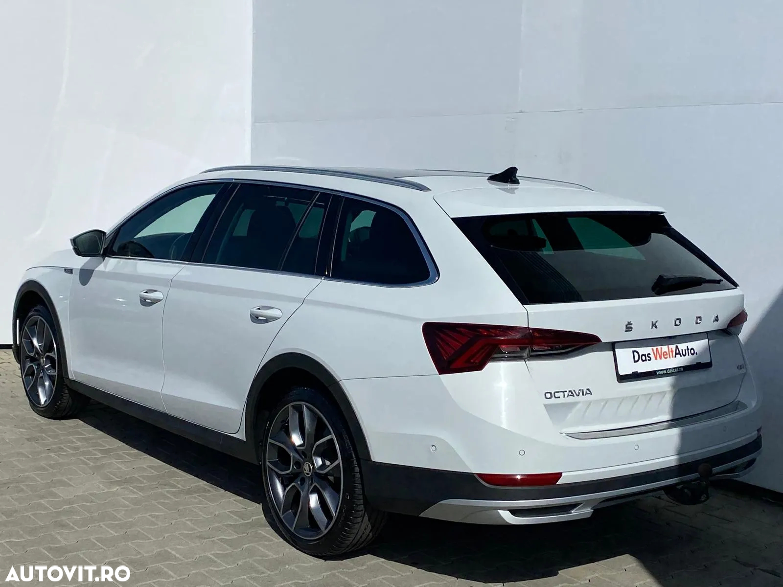 Skoda Octavia Combi 2.0 TDI DSG 4X4 Scout - 3