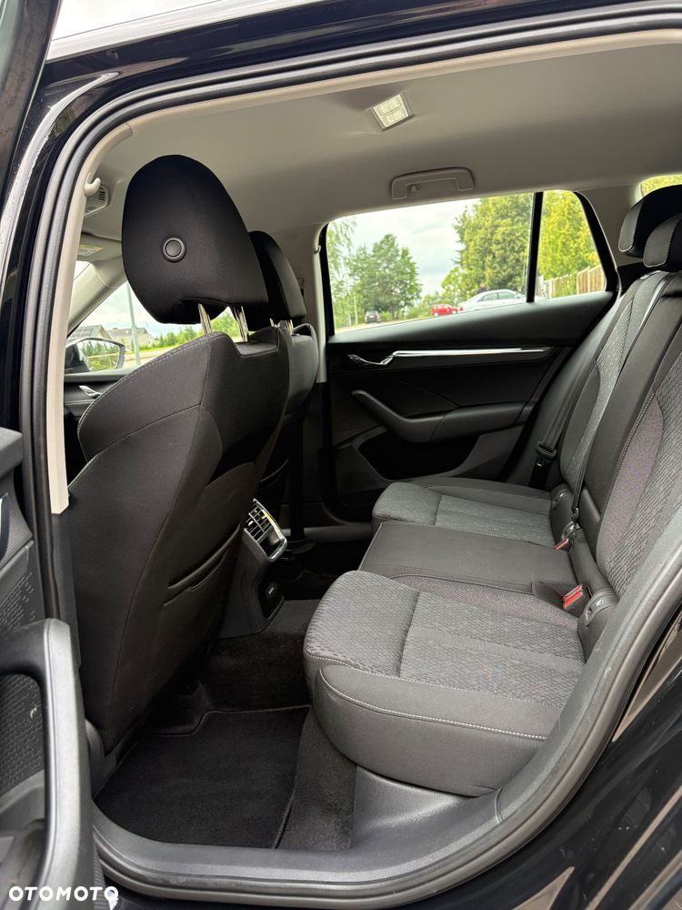 Skoda Octavia 2.0 TDI Style DSG - 11