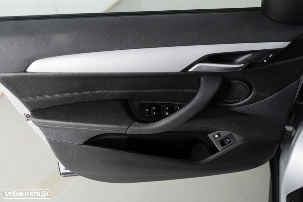BMW X1 25 e xDrive Corporate Edition - 16