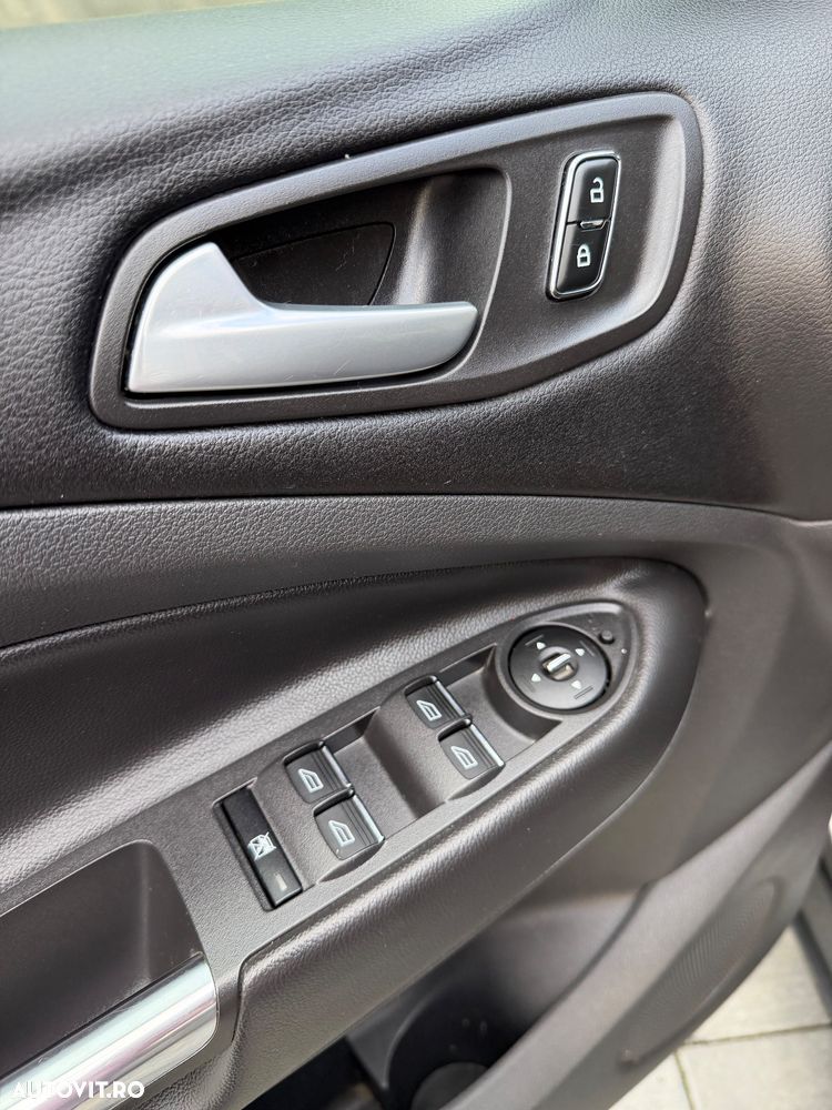Ford Kuga - 8