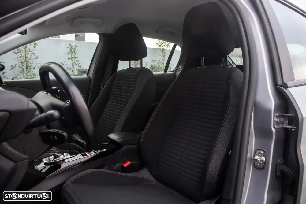 Peugeot e-208 Allure Pack - 14