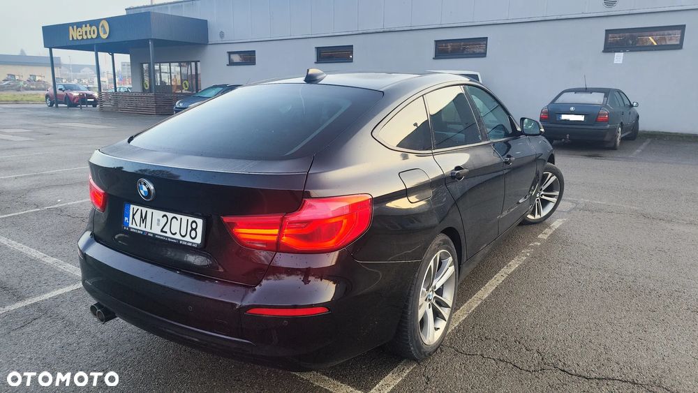 BMW Seria 3 320d xDrive - 10