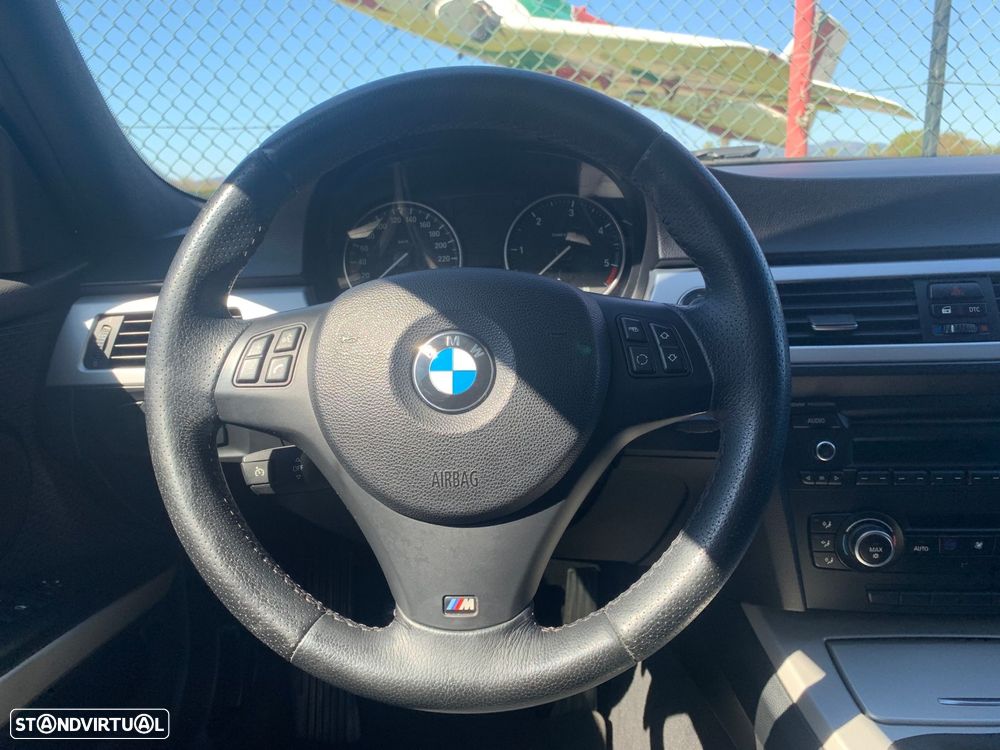 BMW 318 d Pack M - 24