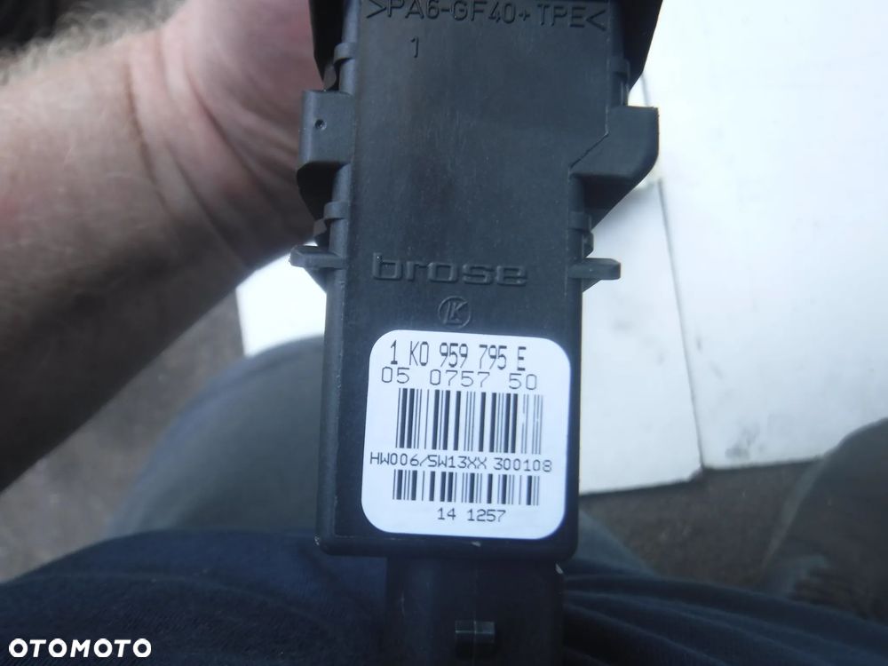 Vw Tiguan Skoda Seat Golf Passat B6  silniczek tyl szyby 5N0959703 1K0959794E   5N0959704B 1K0959795AA 5N0959703B 1K0959794AA 5N0959704 1K0959795E - 10