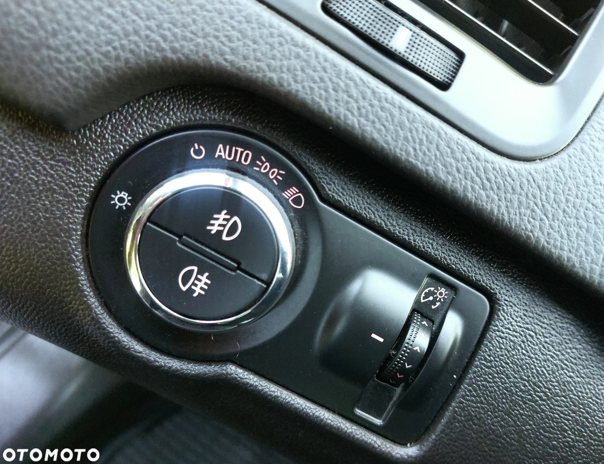 Opel Insignia - 18