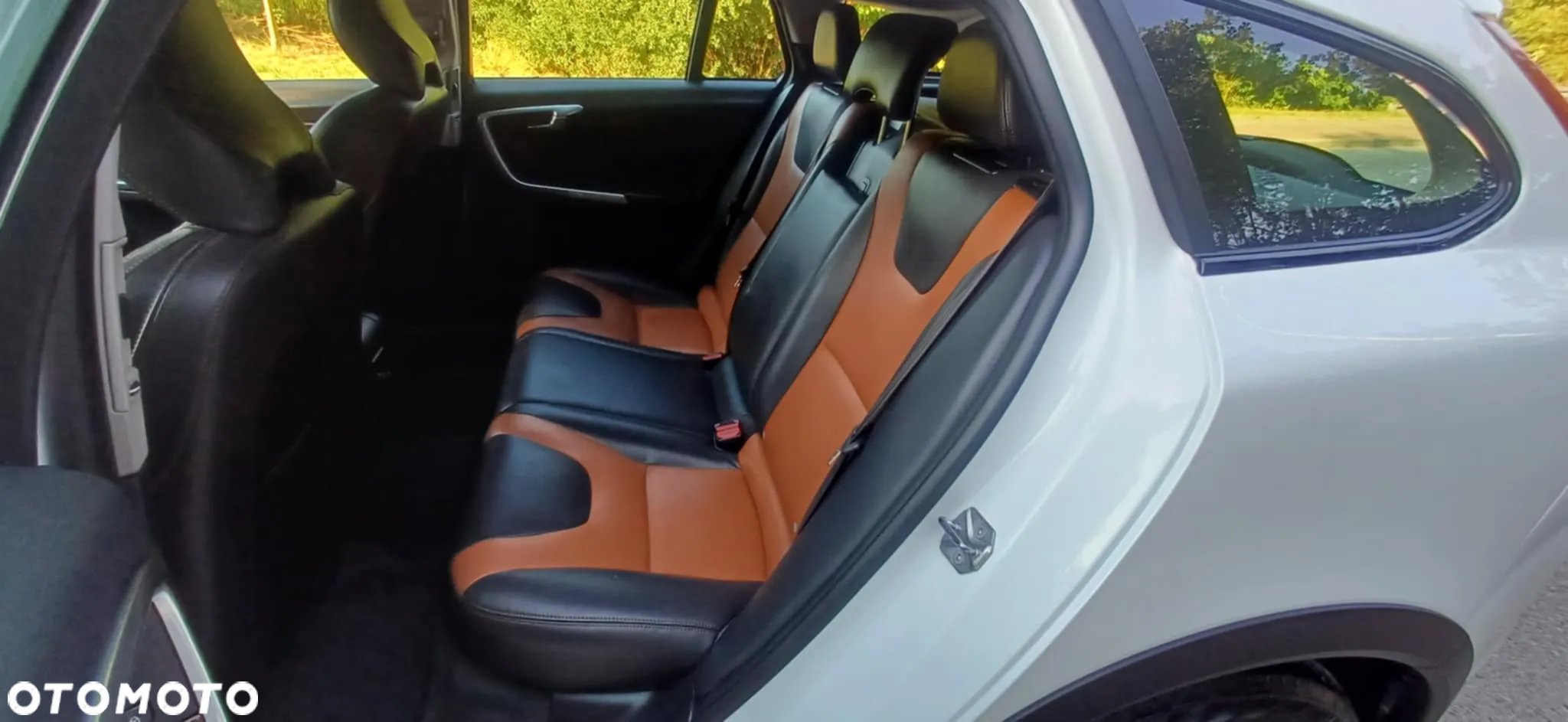 Volvo V60 Cross Country D3 Drive-E Momentum - 12