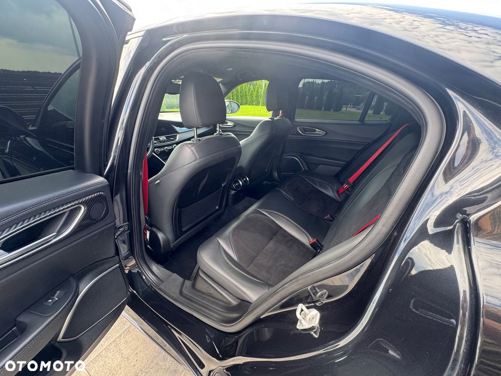 Alfa Romeo Giulia 2.9 Bi Turbo V6 Quadrifoglio - 11